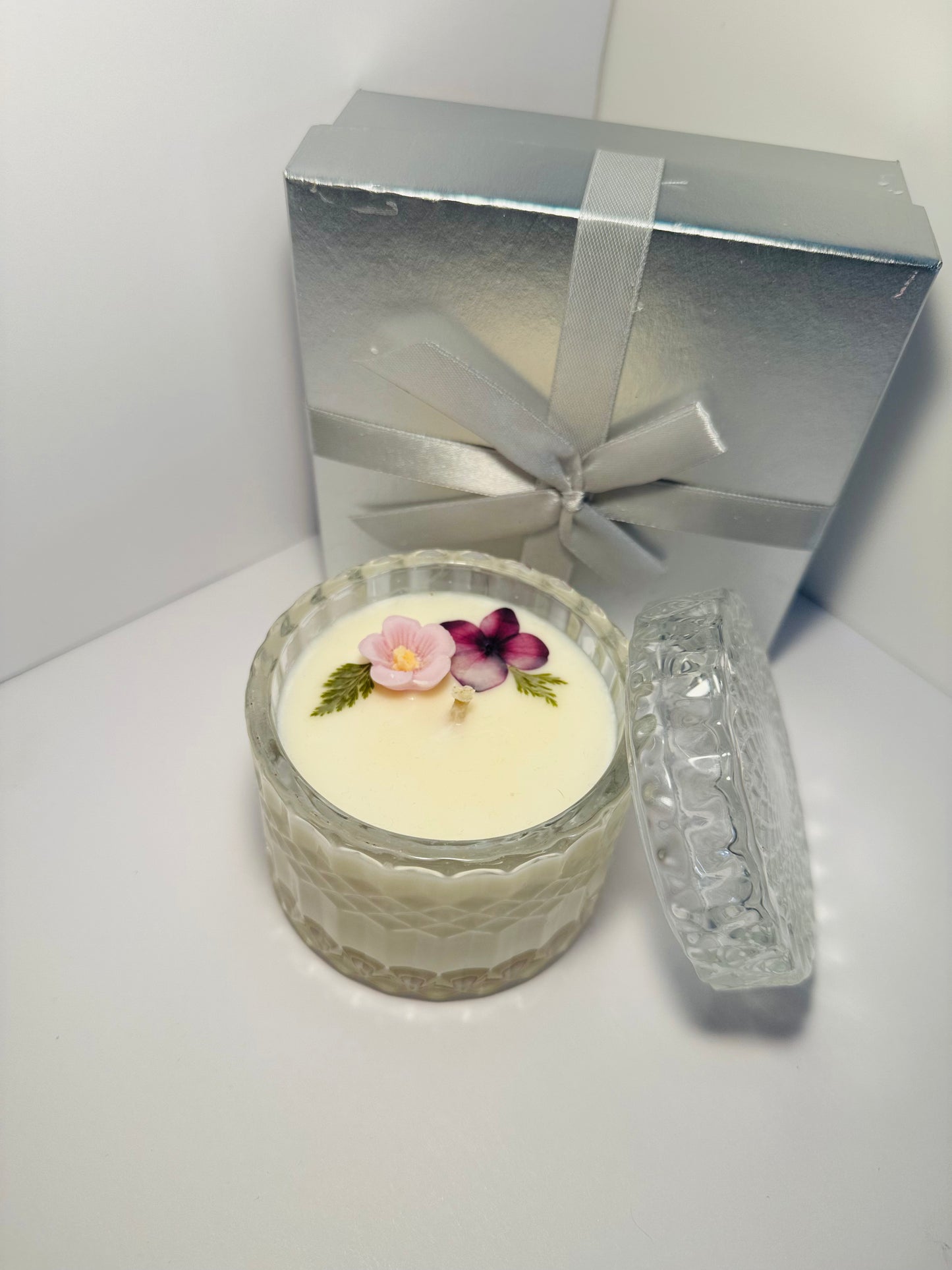 7oz Soy Wax Purple Flower Candle
