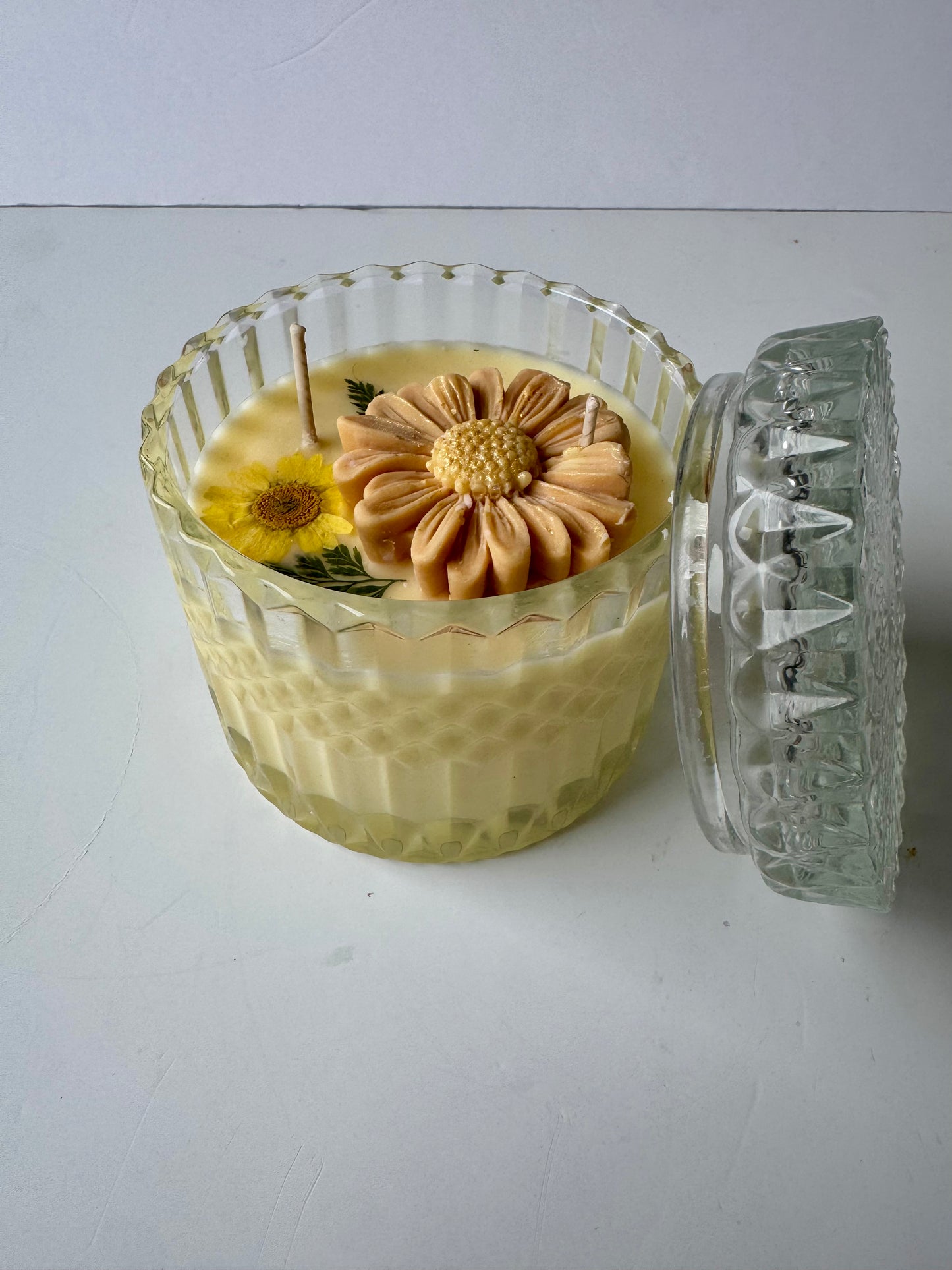 10oz Yellow Flower Daisy Candle